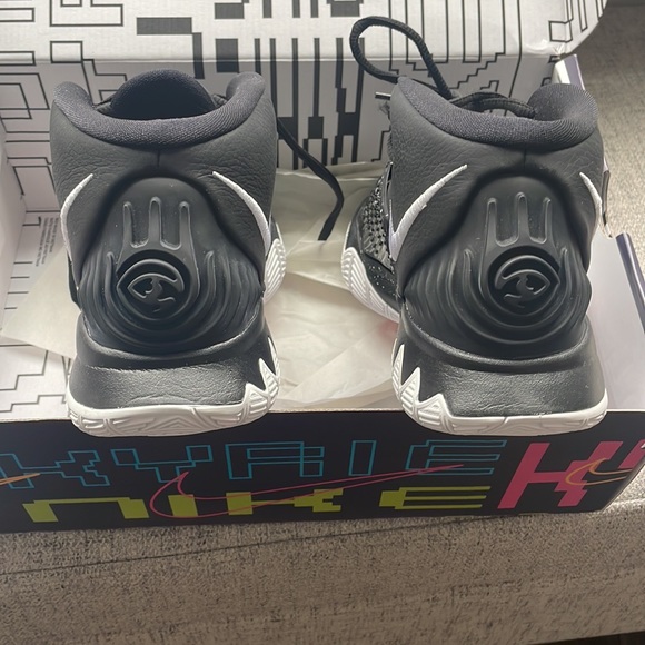 COPY - Nike Kyrie 6 Black White 2019 - Size 7 “NEW” - Picture 4 of 6